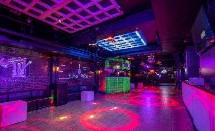 Espacio interno en Decades Club